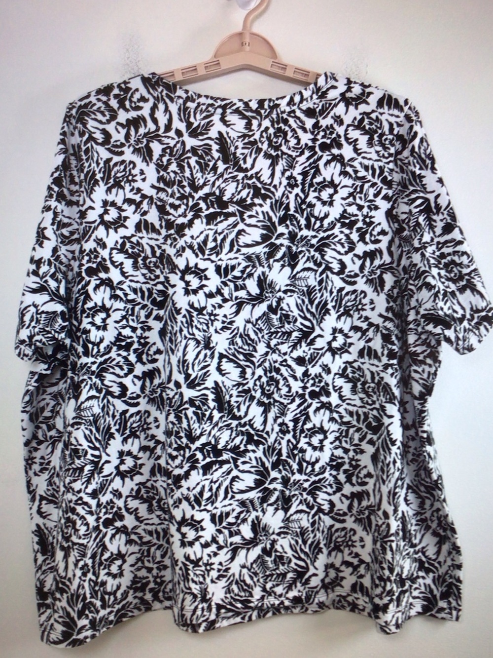 Catherines Black & White Floral Scoop Neck Short Sleeve Tee - Picture 7 of 8